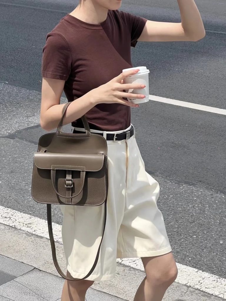 Hermès Halzan 25 handbag, carried by hand