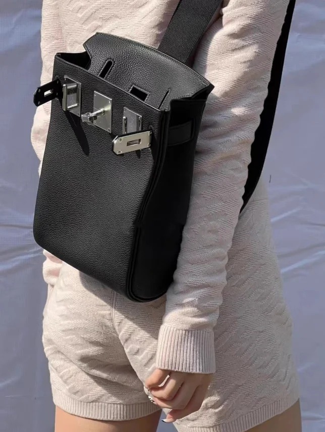 HAC à Dos PM backpack in classic black leather, carried casually