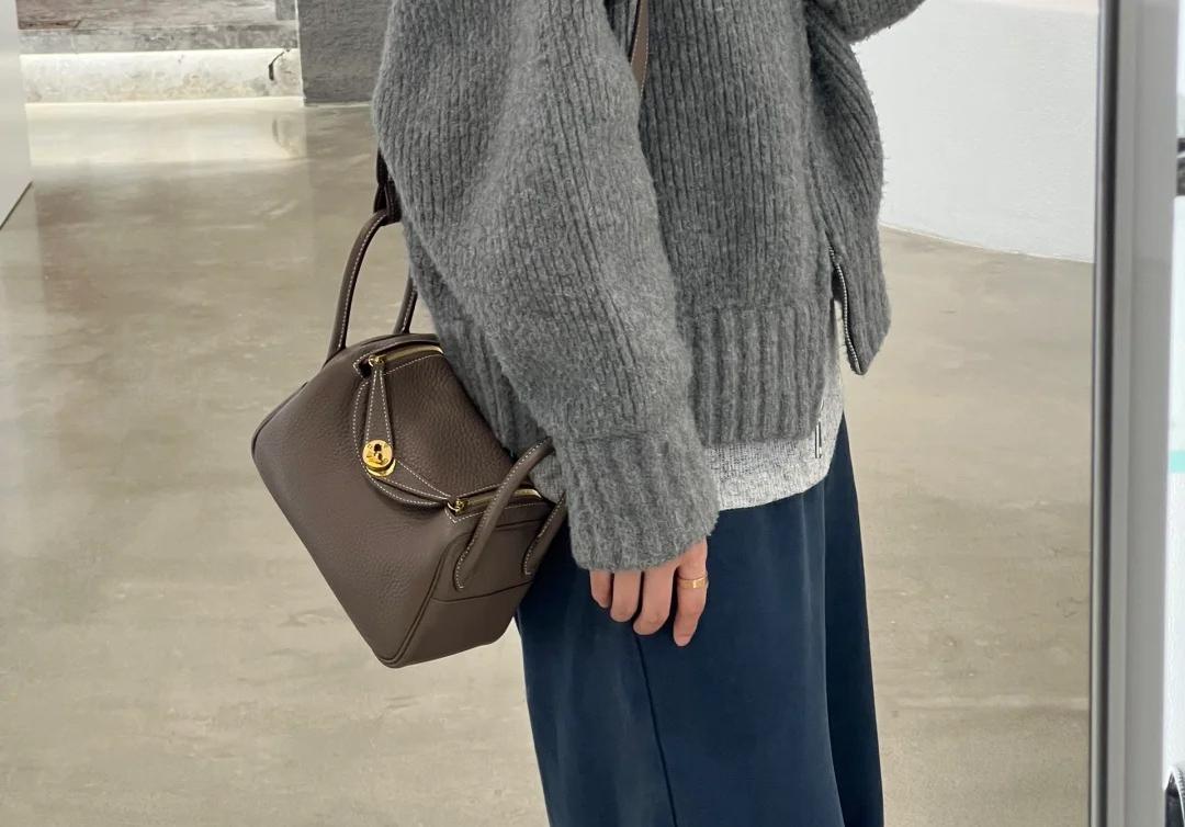 Hermès Mini Lindy bag in leather, perfect for a chic and compact look.