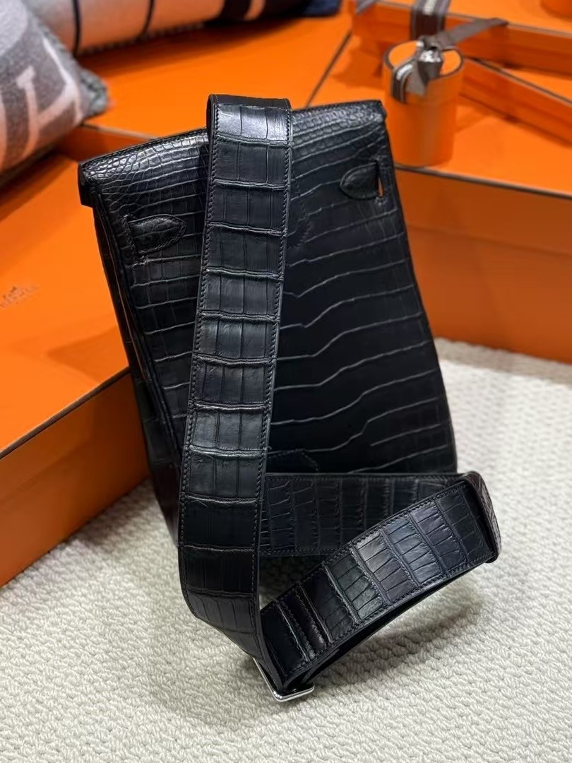 Back view of the custom-made Niloticus Crocodile HAC a Dos PM backpack