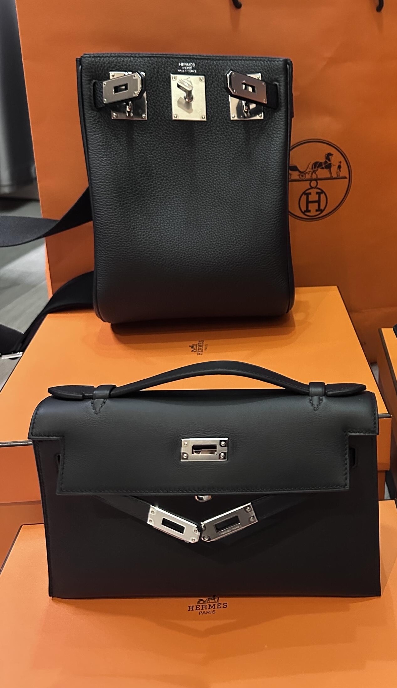 A comparison of the HAC a Dos PM and a Kelly Pochette